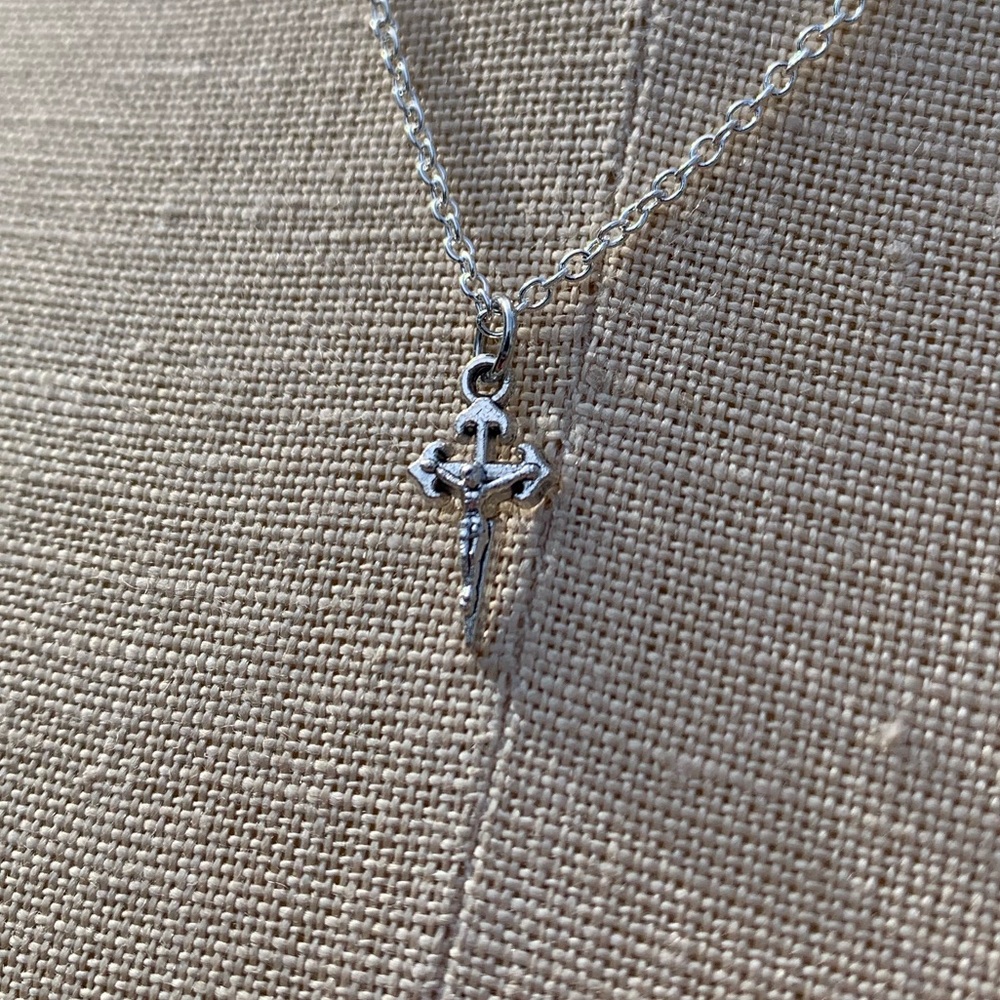 NWT Sterling Silver Plated Chain & Crucifix Alloy Metal Charm Necklace - Picture 2 of 16